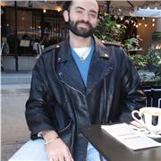 Orientador de inglés para niños en ayuda en su aprendizaje